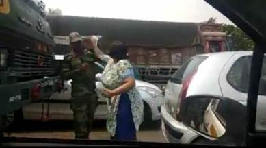 woman slaps jawan, gurgaon woman slaps soldier, woman slaps soldier, woman slapping soldier video, smriti kalra video, army jawan slapped, delhi news