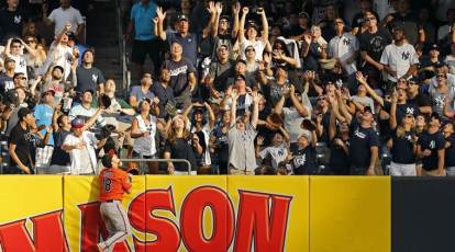 Girl hit by foul ball at Yankees game gets game's attention