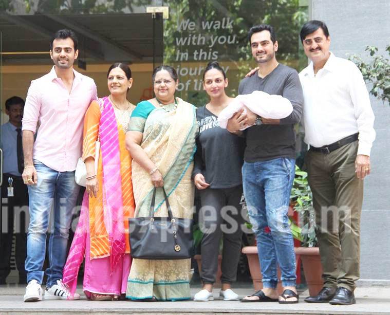 esha deol, esha deol baby, esha deol mother, esha deol baby pictures