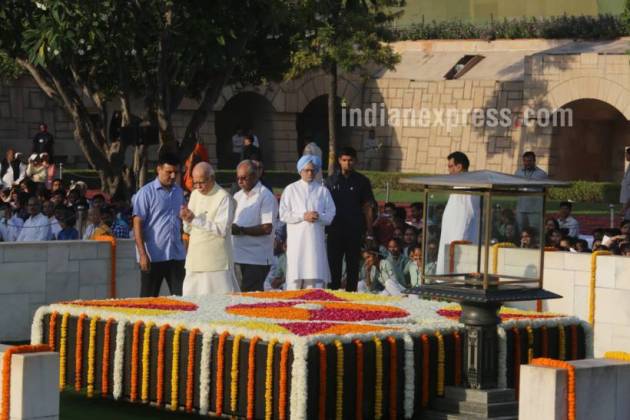 Gandhi Jayanti 2017, Gandhi Jayanti 2017 Pics, Gandhi Jayanti photos, Shastri Jayanti, Shastri Jayanti pics, 2nd october pics, Mahatama Gandhi, Lal Bahadur Shastri, Narendra Modi, Venkaiah Naidu, Ram Nath Kovind, Rajghat, Gandhi samadhi pics, Indian Express photos