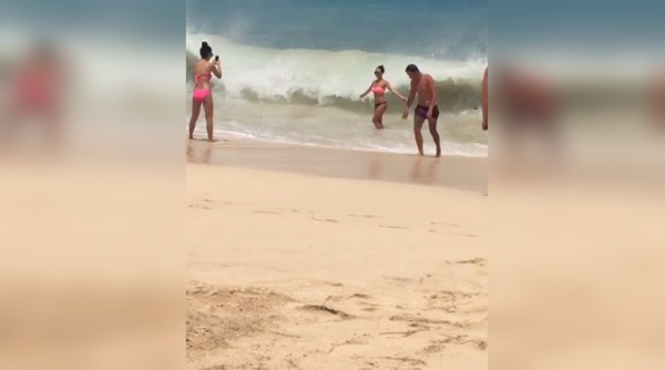 funny videos, funny beach videos, woman on beach videos, funny women videos, indian express, indian express news