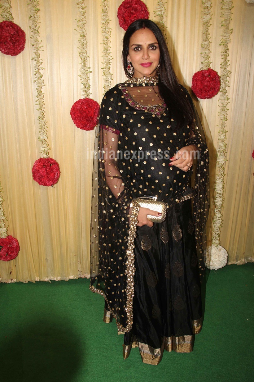 ekta kapoor, ekta kapoor diwali party, bollywood diwali fashion, bollywood diwali parties, ekta kapoor diwali party photos, celebs diwali party photos, bollywood news, diwali news, indian express