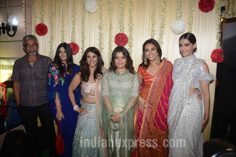 ekta kapoor, ekta kapoor diwali party, bollywood diwali fashion, bollywood diwali parties, ekta kapoor diwali party photos, celebs diwali party photos, bollywood news, diwali news, indian express