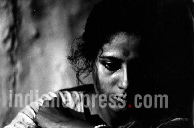 smita patil, smita patil movies, smita patil akaler sandhane, smita patil images, smita patil photos