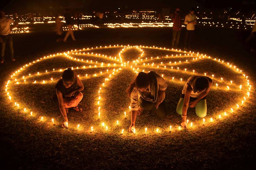 Diwali 2017, Diwali,शुभ दीपावली, शुभ दीपावली 2017, diwali greetings, diwali photos, Deepawali 2017, Diwali celebration, Deepawali celebration, Dhanteras, Narak Chaturdasi, Bhai Dooj, Indian express, Indian express news, Diwali image, diwali photos, deepavali images, deepavali photos
