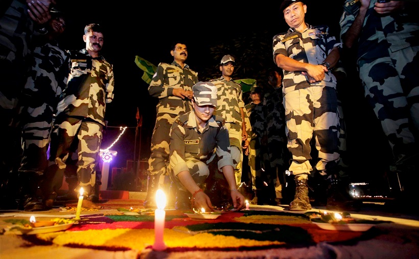 Diwali 2017, Diwali,शुभ दीपावली, शुभ दीपावली 2017, diwali greetings, diwali photos, Deepawali 2017, Diwali celebration, Deepawali celebration, Dhanteras, Narak Chaturdasi, Bhai Dooj, Indian express, Indian express news, Diwali image, diwali photos, deepavali images, deepavali photos