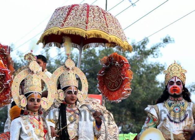 Yogi Adityanath, Diwali, Diwali 2017, Uttar Pradesh, Ayodhya, Ayodhya deepotsav, Ram rajya, Ayodhya grand diwali celebration, lord rama, yogi adityanath in ayodhya, Ayodhya photos, diwali photos, deepotsav photos, indian express photos