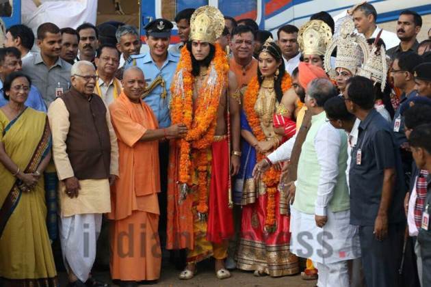 Yogi Adityanath, Diwali, Diwali 2017, Uttar Pradesh, Ayodhya, Ayodhya deepotsav, Ram rajya, Ayodhya grand diwali celebration, lord rama, yogi adityanath in ayodhya, Ayodhya photos, diwali photos, deepotsav photos, indian express photos