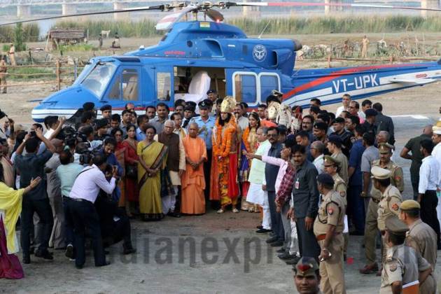 Yogi Adityanath, Diwali, Diwali 2017, Uttar Pradesh, Ayodhya, Ayodhya deepotsav, Ram rajya, Ayodhya grand diwali celebration, lord rama, yogi adityanath in ayodhya, Ayodhya photos, diwali photos, deepotsav photos, indian express photos