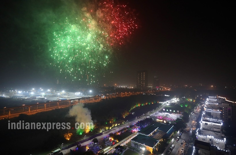 Diwali 2017, Diwali,शुभ दीपावली, शुभ दीपावली 2017, diwali greetings, diwali photos, Deepawali 2017, Diwali celebration, Deepawali celebration, Dhanteras, Narak Chaturdasi, Bhai Dooj, Indian express, Indian express news, Diwali image, diwali photos, deepavali images, deepavali photos