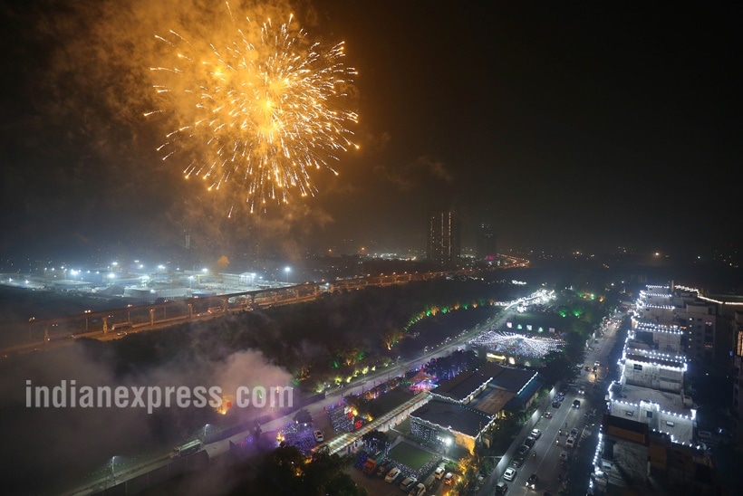 Diwali 2017, Diwali,शुभ दीपावली, शुभ दीपावली 2017, diwali greetings, diwali photos, Deepawali 2017, Diwali celebration, Deepawali celebration, Dhanteras, Narak Chaturdasi, Bhai Dooj, Indian express, Indian express news, Diwali image, diwali photos, deepavali images, deepavali photos