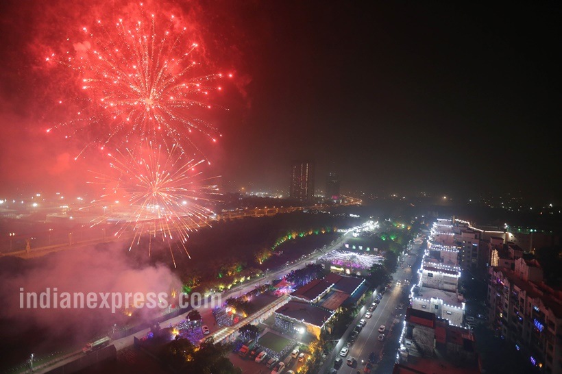 Diwali 2017, Diwali,शुभ दीपावली, शुभ दीपावली 2017, diwali greetings, diwali photos, Deepawali 2017, Diwali celebration, Deepawali celebration, Dhanteras, Narak Chaturdasi, Bhai Dooj, Indian express, Indian express news, Diwali image, diwali photos, deepavali images, deepavali photos