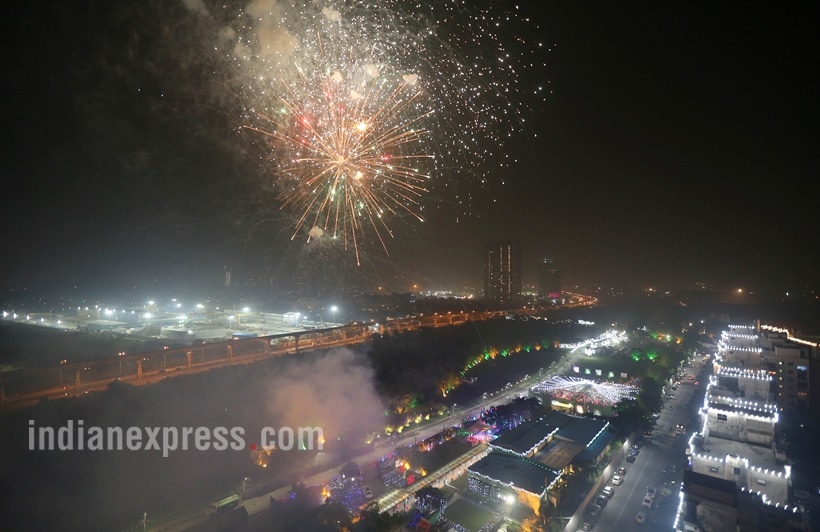 Diwali 2017, Diwali,शुभ दीपावली, शुभ दीपावली 2017, diwali greetings, diwali photos, Deepawali 2017, Diwali celebration, Deepawali celebration, Dhanteras, Narak Chaturdasi, Bhai Dooj, Indian express, Indian express news, Diwali image, diwali photos, deepavali images, deepavali photos