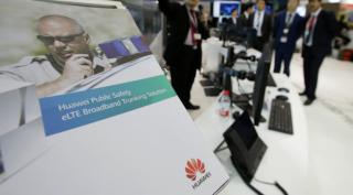 Huawei, Apple, China smartphone markete, Chinese smartphone makers, Huawei sales, Apple China sales, Apple iPhone 8, Apple iPhone 7, Huawei global market, Samsung, Oppo, Vivo, Xiaomi, iPhone X, China iPhone 8 response, Financial Times report, smartphone marketing strategies