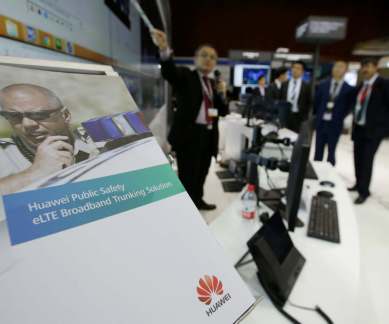 Huawei, Apple, China smartphone markete, Chinese smartphone makers, Huawei sales, Apple China sales, Apple iPhone 8, Apple iPhone 7, Huawei global market, Samsung, Oppo, Vivo, Xiaomi, iPhone X, China iPhone 8 response, Financial Times report, smartphone marketing strategies