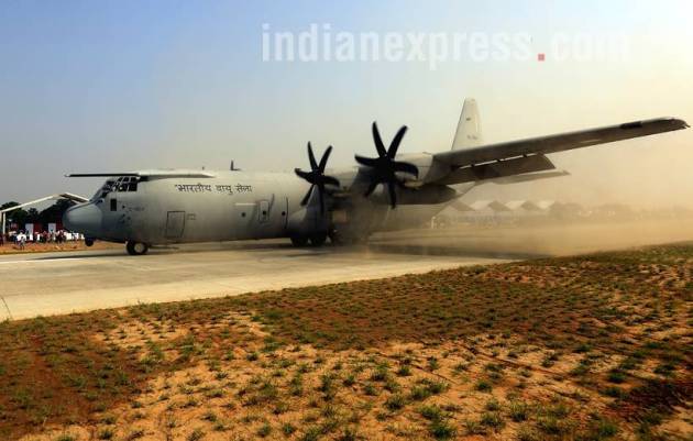 expressway IAF jets, emergency landing pics, Agra-Lucknow Expressway photos, expressway pics, sukhoi photos