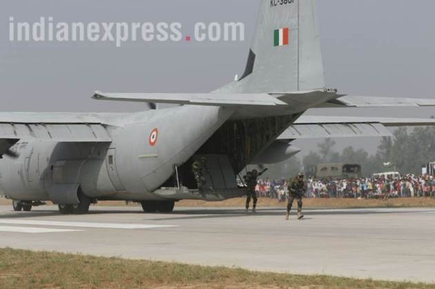 expressway IAF jets, emergency landing pics, Agra-Lucknow Expressway photos, expressway pics, sukhoi photos