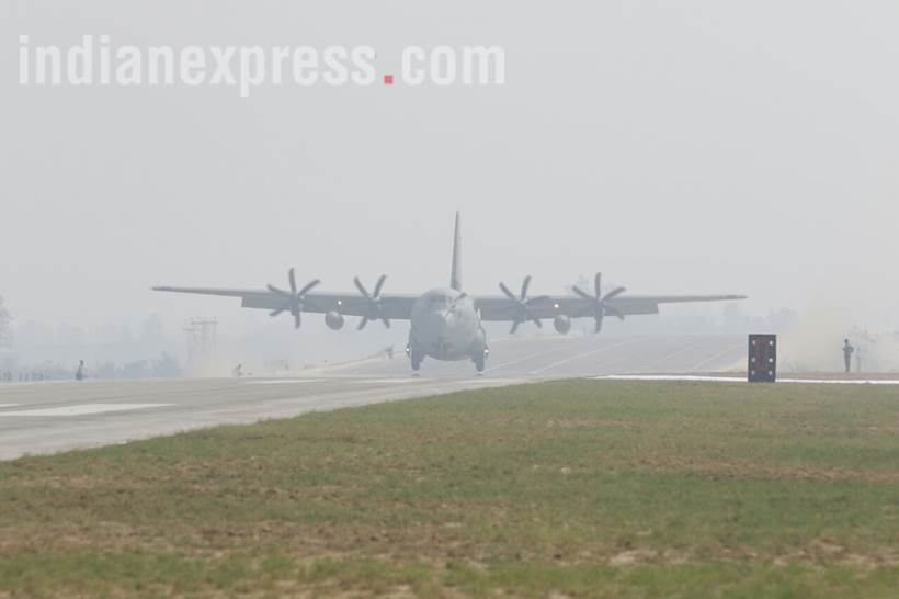 expressway IAF jets, emergency landing pics, Agra-Lucknow Expressway photos, expressway pics, sukhoi photos