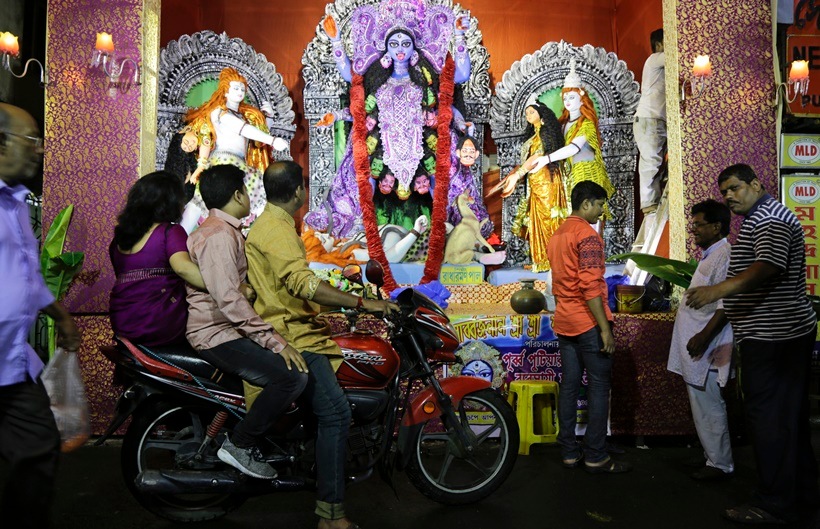 kali puja, kali puja photos, kali puja images, diwali photos, deepavali photos, diwali kali puja, kolkata kali puja, brngal kali puja photos, kalighat kali, dakshineswar kali temple, indian festivals, indian express