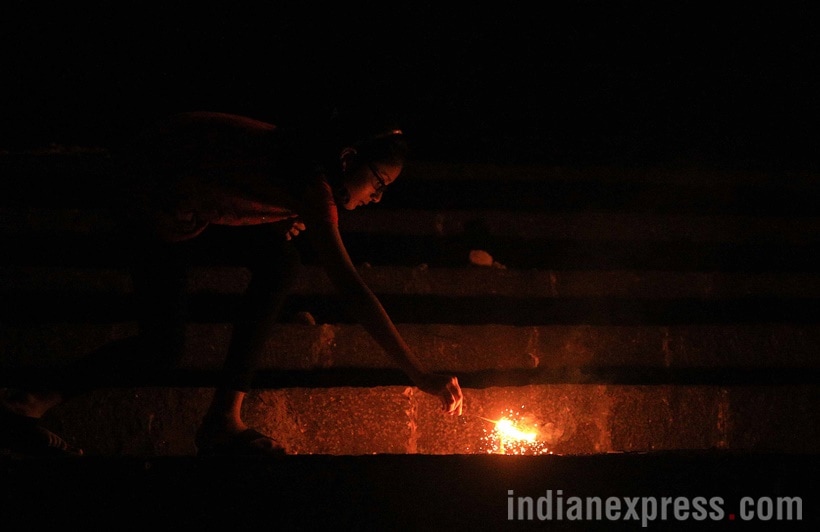 Diwali 2017, Diwali,शुभ दीपावली, शुभ दीपावली 2017, diwali greetings, diwali photos, Deepawali 2017, Diwali celebration, Deepawali celebration, Dhanteras, Narak Chaturdasi, Bhai Dooj, Indian express, Indian express news, Diwali image, diwali photos, deepavali images, deepavali photos