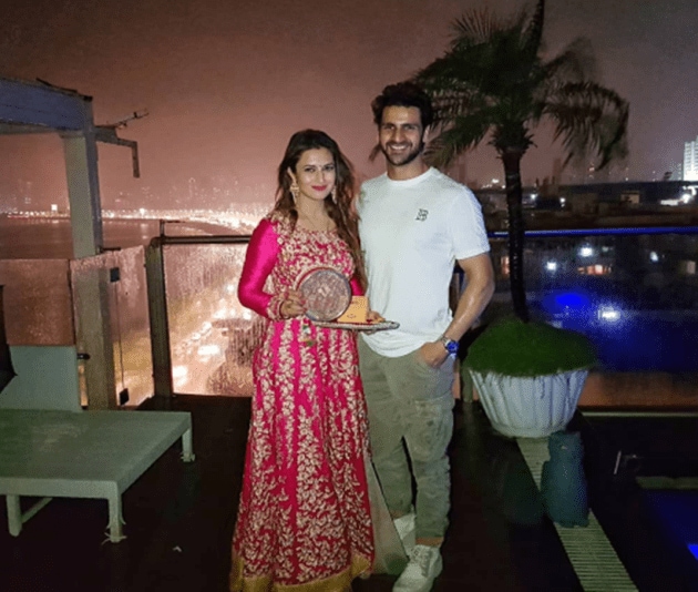 Karva Chauth, bollywood Karva Chauth, Karva Chauth bollywood, Karwa Chauth, Karvachauth, Sridevi, Raveena Tandon, Shilpa Shetty, Divyanka Tripathi, Vivek Dahiya, Kishwer Merchant