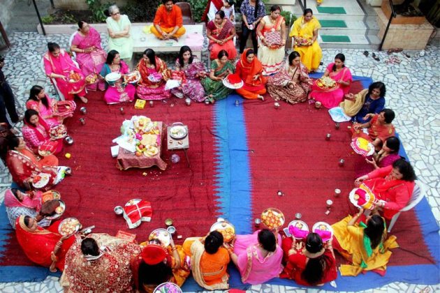 karva chauth, karwa chauth, karva chauth 2017, karwa chauth 2017, karva chauth photos, karva chauth images, karva chauth celebrations, karva chauth women celebrating, karva chauth women vrat, karva chauth fasting, indian express, indian express news