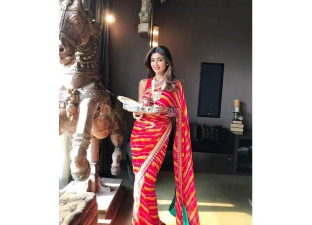 shilpa shetty karva chauth, karwa chauth, karva chauth 2017, karwa chauth 2017, karva chauth photos, karva chauth images, karva chauth celebrations, karva chauth women celebrating, karva chauth women vrat, karva chauth fasting, indian express, indian express news