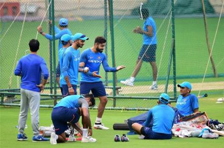 Bengaluru : Indian skipper Virat Kohli with team mates  during a practice session at Chinnaswamy Stadium in Bengaluru on Tuesday ahead of the 4th One Day International cricket match against Australia. PTI Photo by Shailendra Bhojak   (PTI9_26_2017_000177B)