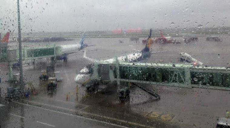 Air traffic disrupted by heavy rains, winds in Kolkata | Kolkata News ...