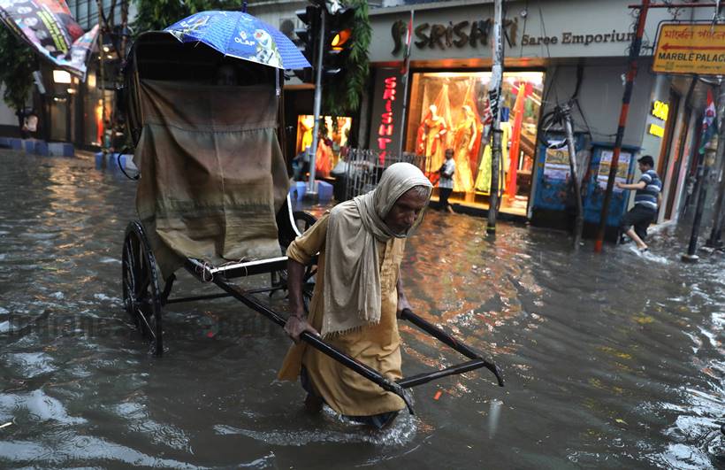 rains in kolkata, heavy showers in kolkata, kolkata showers, kolkata rains, Depression in Bay of bengal, kolkata news, indian express