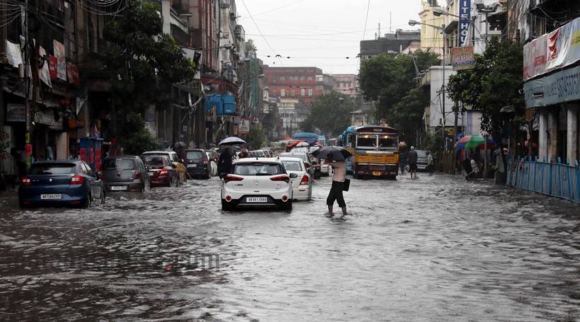 rains in kolkata, heavy showers in kolkata, kolkata showers, kolkata rains, Depression in Bay of bengal, kolkata news, indian express