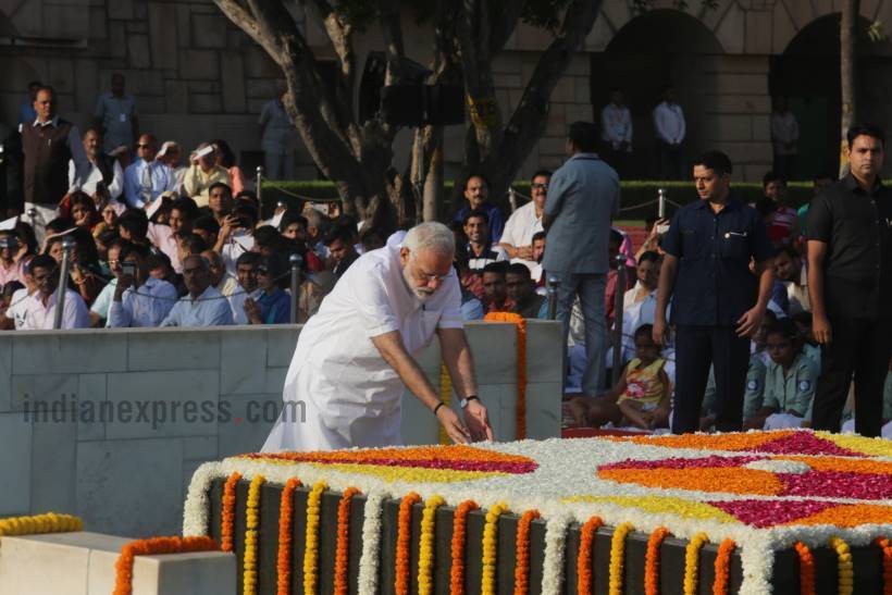 Gandhi Jayanti 2017, Gandhi Jayanti 2017 Pics, Gandhi Jayanti photos, Shastri Jayanti, Shastri Jayanti pics, 2nd october pics, Mahatama Gandhi, Lal Bahadur Shastri, Narendra Modi, Venkaiah Naidu, Ram Nath Kovind, Rajghat, Gandhi samadhi pics, Indian Express photos