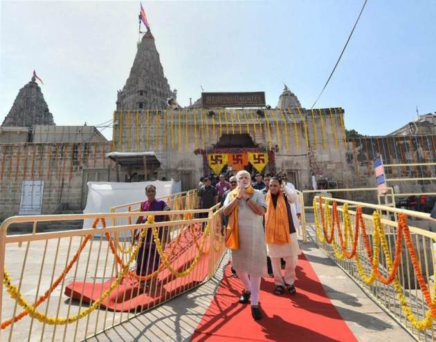 narendra modi photos, pm modi photo, modi gujarat pics, modi in vadnagar, modi vadnagar pics, vadnagar modi images, pm modi hometown, modi ground thimping pic, indian express