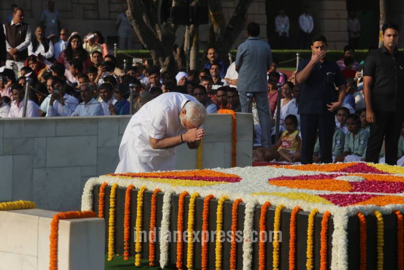 Gandhi Jayanti 2017, Gandhi Jayanti 2017 Pics, Gandhi Jayanti photos, Shastri Jayanti, Shastri Jayanti pics, 2nd october pics, Mahatama Gandhi, Lal Bahadur Shastri, Narendra Modi, Venkaiah Naidu, Ram Nath Kovind, Rajghat, Gandhi samadhi pics, Indian Express photos