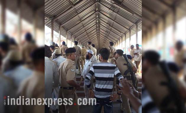 bandra fire photo, mumbai fire photo, bandra station fire images, pictures of mumbai fire in bandra, garib nagar fire accident, bandra east fire pics, mumbai fire accident pictures, bandra fire news, indian express photos