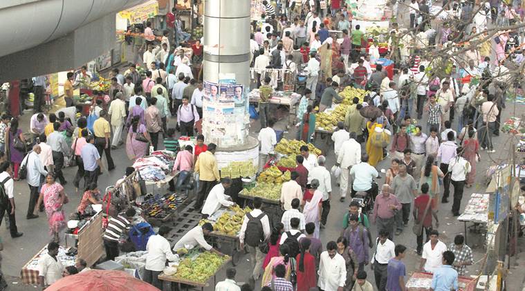 mumbai hawker attack, mumbai illegal hawkers, mumbai illegal hawker eviction, mumbai railway station, mns worker remove roadside stalls, maharashtra navnirman sena, raj thackeray, thane, kalyan, dombivali station, mumbai news, indian express