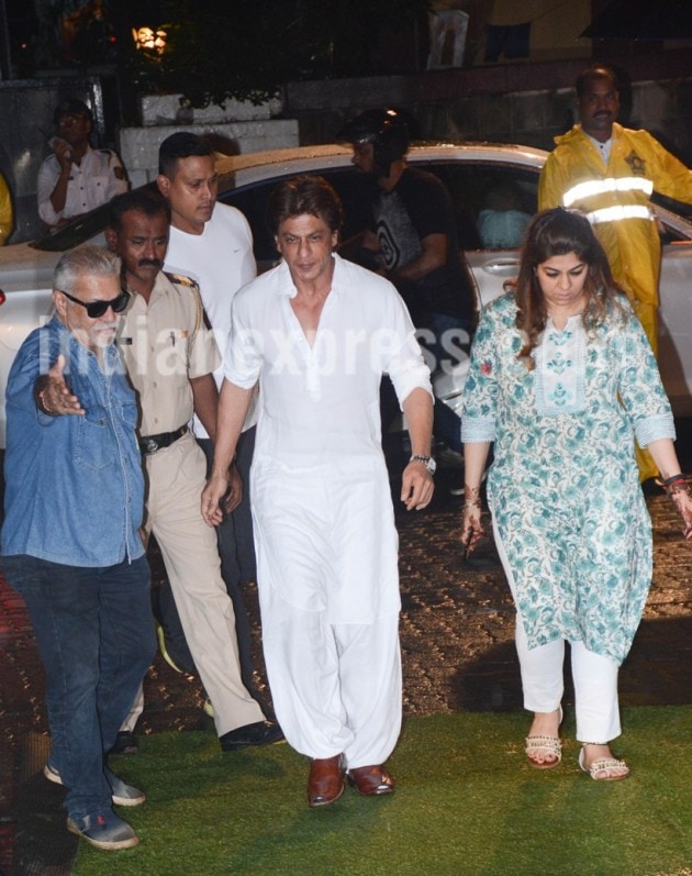 Shah Rukh Khan, Shah Rukh Khan kundan shah, srk, Kundan Shah, Kundan Shah dead, Kundan Shah's prayer meet, Kundan Shah prayer meet photos