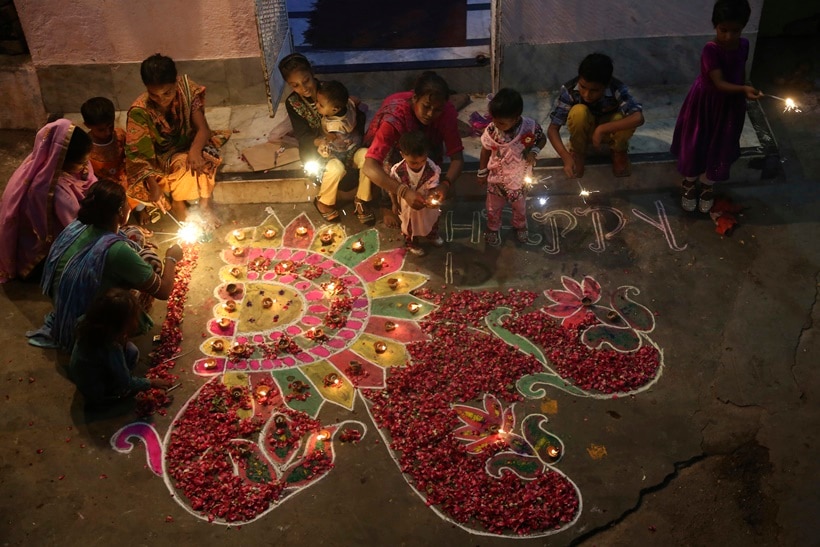 Diwali 2017, Diwali,शुभ दीपावली, शुभ दीपावली 2017, diwali greetings, diwali photos, Deepawali 2017, Diwali celebration, Deepawali celebration, Dhanteras, Narak Chaturdasi, Bhai Dooj, Indian express, Indian express news, Diwali image, diwali photos, deepavali images, deepavali photos
