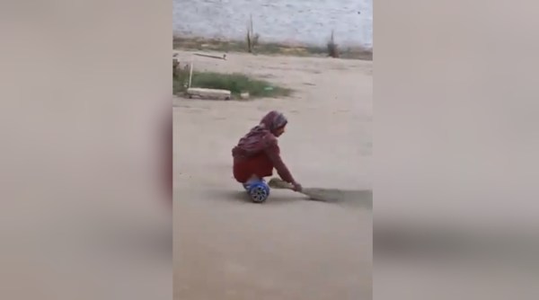 Pakistan women sweeps floor on hoverboard, woman sweeps floor on a hoverboard, Pak Woman Sweeping Her Floor on hoverboard, woman sweeps floor, viral videos, Indian express, indian express news,
