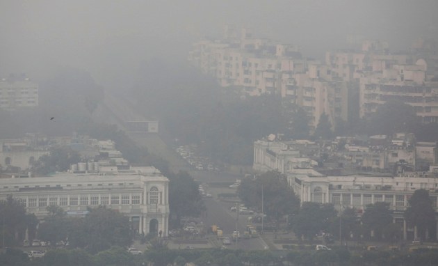 delhi air pollution, Diwali 2017, Delhi air quality, Delhi chokes, Delhi smog, smog, firecrackers ban, Supreme Court ban on crackers, #CrackerBanHitOrMiss, diwali pollution, delhi pollution, mumbai pollution