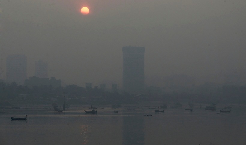 delhi air pollution, Diwali 2017, Delhi air quality, Delhi chokes, Delhi smog, smog, firecrackers ban, Supreme Court ban on crackers, #CrackerBanHitOrMiss, diwali pollution, delhi pollution, mumbai pollution