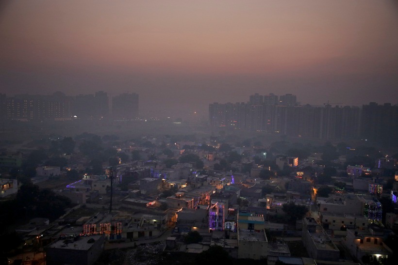 delhi air pollution, Diwali 2017, Delhi air quality, Delhi chokes, Delhi smog, smog, firecrackers ban, Supreme Court ban on crackers, #CrackerBanHitOrMiss, diwali pollution, delhi pollution, mumbai pollution