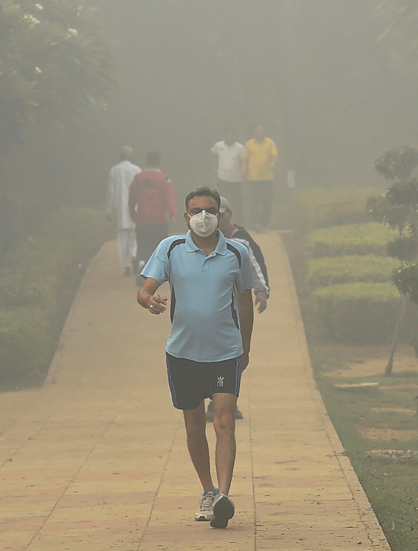 delhi air pollution, Diwali 2017, Delhi air quality, Delhi chokes, Delhi smog, smog, firecrackers ban, Supreme Court ban on crackers, #CrackerBanHitOrMiss, diwali pollution, delhi pollution, mumbai pollution
