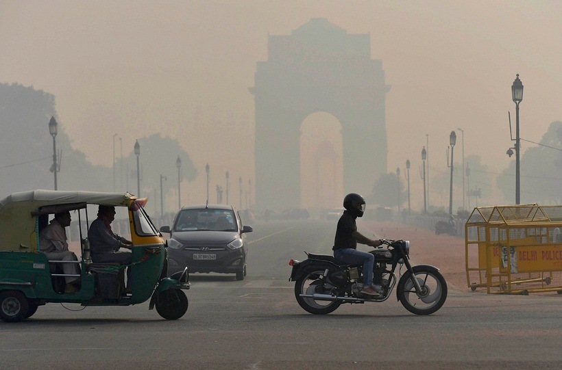 delhi air pollution, Diwali 2017, Delhi air quality, Delhi chokes, Delhi smog, smog, firecrackers ban, Supreme Court ban on crackers, #CrackerBanHitOrMiss, diwali pollution, delhi pollution, mumbai pollution