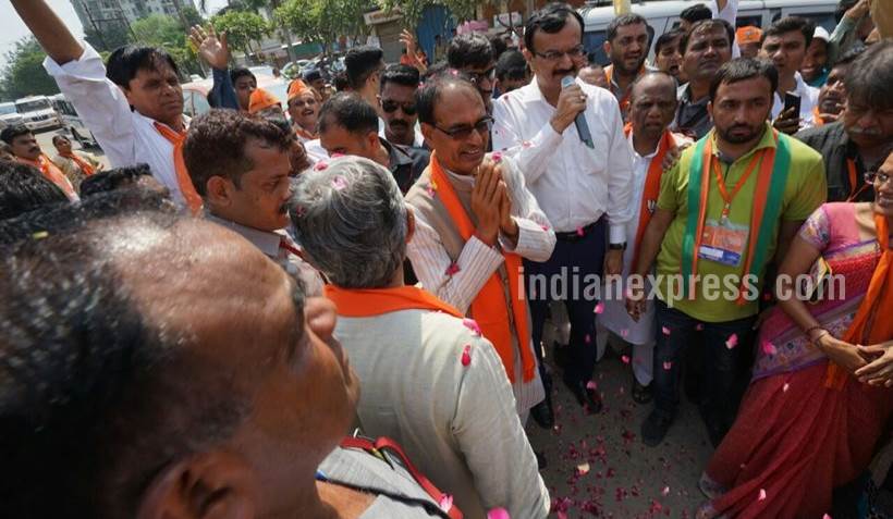 shivraj singh chouhan photos, shivraj chouhan gujarat visit images, bjp, bjp gujarat gaurav yatra pictures, madhya pradesh, mp cm in gujarat, chouhan gujarat pics, shivraj chouhan gujarat pictues, ankleshwar, bjp poll campaign, indian express