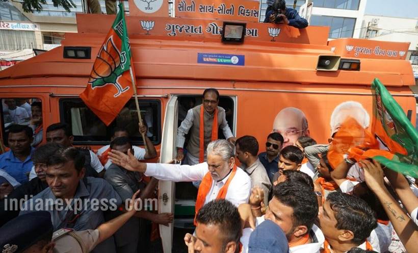shivraj singh chouhan photos, shivraj chouhan gujarat visit images, bjp, bjp gujarat gaurav yatra pictures, madhya pradesh, mp cm in gujarat, chouhan gujarat pics, shivraj chouhan gujarat pictues, ankleshwar, bjp poll campaign, indian express