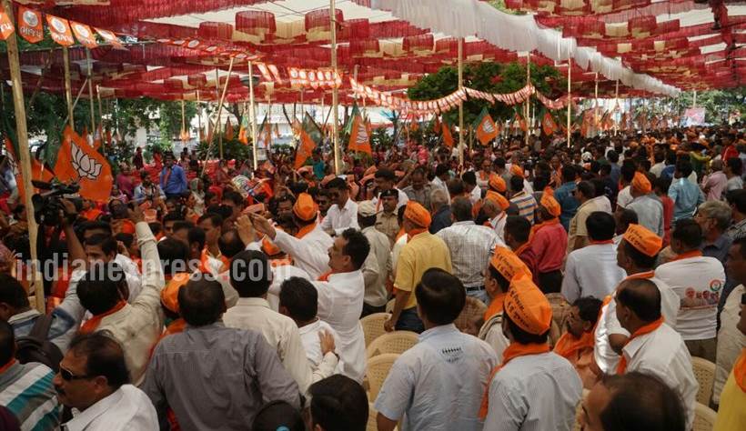 shivraj singh chouhan photos, shivraj chouhan gujarat visit images, bjp, bjp gujarat gaurav yatra pictures, madhya pradesh, mp cm in gujarat, chouhan gujarat pics, shivraj chouhan gujarat pictues, ankleshwar, bjp poll campaign, indian express