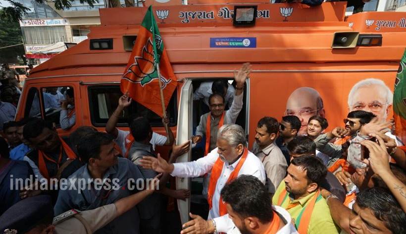 shivraj singh chouhan photos, shivraj chouhan gujarat visit images, bjp, bjp gujarat gaurav yatra pictures, madhya pradesh, mp cm in gujarat, chouhan gujarat pics, shivraj chouhan gujarat pictues, ankleshwar, bjp poll campaign, indian express