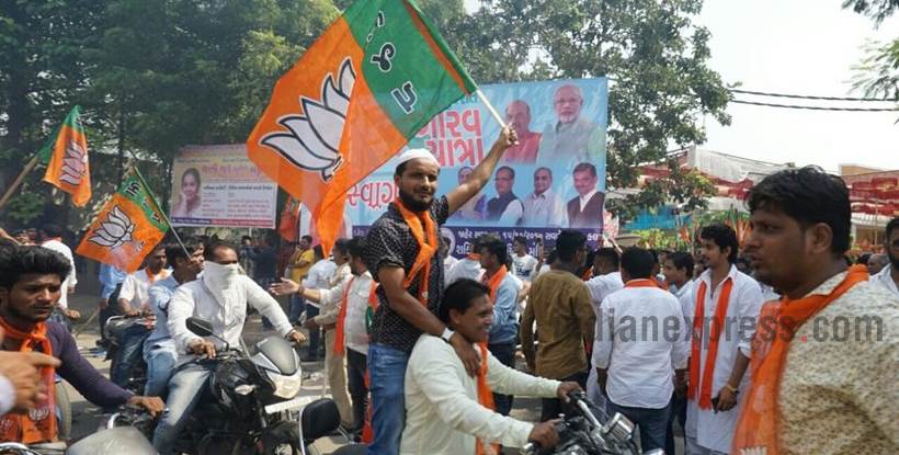 shivraj singh chouhan photos, shivraj chouhan gujarat visit images, bjp, bjp gujarat gaurav yatra pictures, madhya pradesh, mp cm in gujarat, chouhan gujarat pics, shivraj chouhan gujarat pictues, ankleshwar, bjp poll campaign, indian express