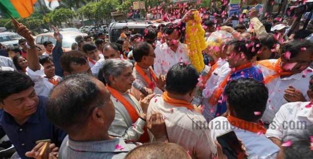 shivraj singh chouhan photos, shivraj chouhan gujarat visit images, bjp, bjp gujarat gaurav yatra pictures, madhya pradesh, mp cm in gujarat, chouhan gujarat pics, shivraj chouhan gujarat pictues, ankleshwar, bjp poll campaign, indian express